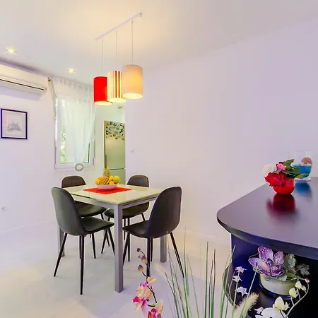 Luce Mala سبليت
