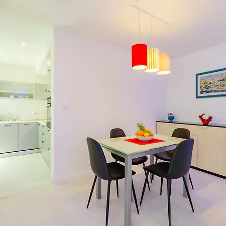 Luce Mala بيت ضيافة سبليت
